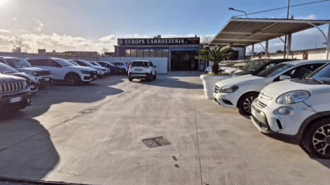 Concessionaria Europa Carrozzeria Trinchillo - Interno moderno